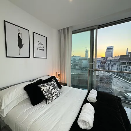 Skyline Views: Centre *