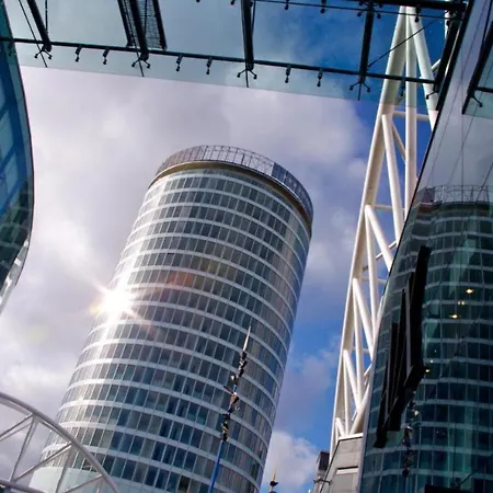 Skyline Views: Centre *